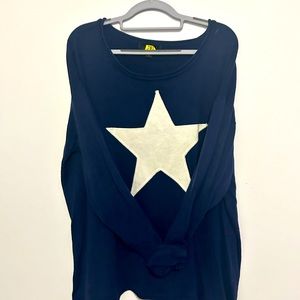 Darling oversized star top!